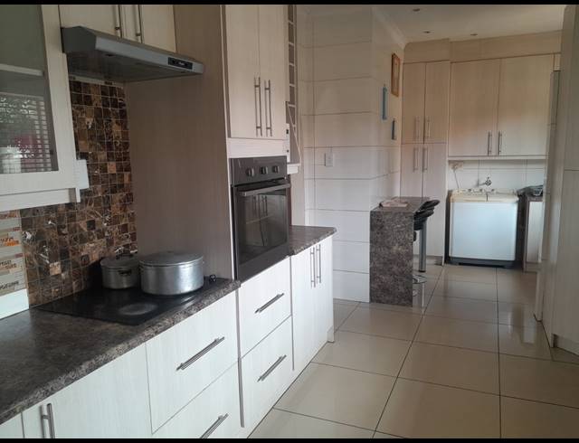 3 BEDROOM HOUSE FOR SALE IN RUSTENBURG CENTRAL